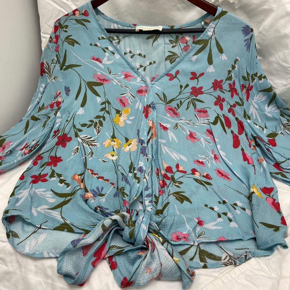 LOVESTITCH. MEDIUM. Floral Blue Women's Top. TIE